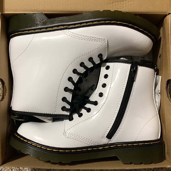 Dr. Martens 1460 white patent lamper boots - Picture 6 of 11